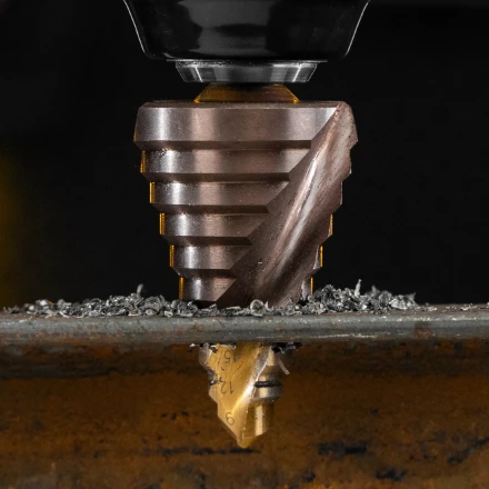 Сверло ступенчатое Denzel 723616, 4-6-8-10-12-14-16-18-20-22-24-26-28-30-32 мм, Р6М5К5, 6-гр. хвостовик купить в Урае