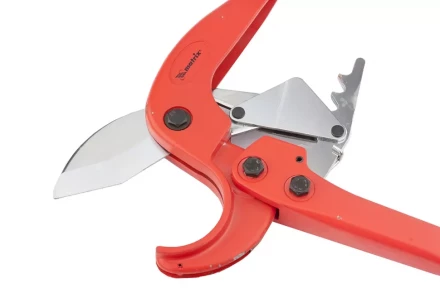 Ножницы для резки изделий из ПВХ универсальные D-63 мм порошковое покрытие рукояток MATRIX 78418 купить в Урае