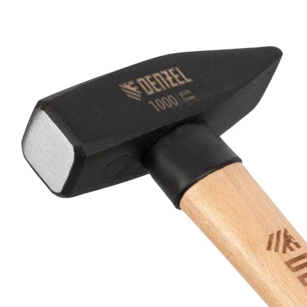 Молоток слесарный, 1000 г Denzel, кованый квадратный боек, буковая рукоятка 10437 купить в Урае