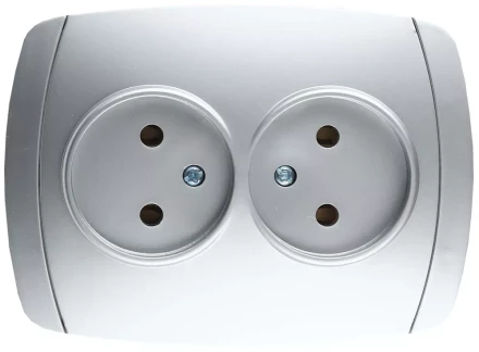 Розетка СВЕТОЗАР &quot;АКЦЕНТ&quot; двойная в сборе, без заземления, цвет серебристый металлик, 16А/~250В SV-54202-SM купить в Урае
