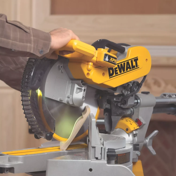 Пила торцовочная DeWalt DWS 780 XPS купить в Урае