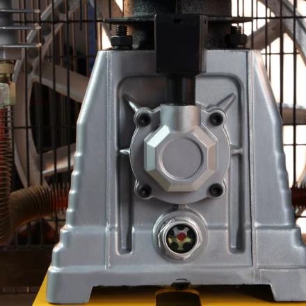 Компрессор воздушный, ременный привод BCI5500-T/270, 5.5 кВт, 270 литров, 850 л/мин Denzel 58129 купить в Урае