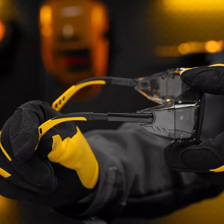 Очки защитные открытые Denzel 89203, поликарбонатные, увеличенная дымчатая линза, регулируемые дужки купить в Урае