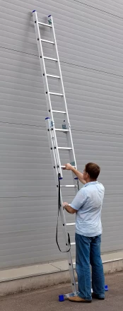 Лестница ЗУБР универсальная, двухсекционная со стабилизатором, 9 ступеней 38821-09 купить в Урае