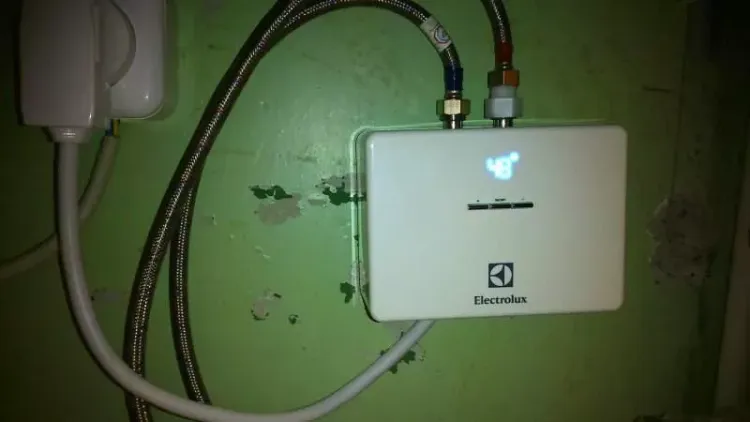 Проточный водонагреватель ELECTROLUX NPX 6 AQUATRONIC  DIGITAL 2 купить в Урае