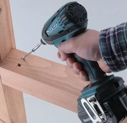 Аккумуляторная дрель -шуруповерт Makita DTD146RFE купить в Урае