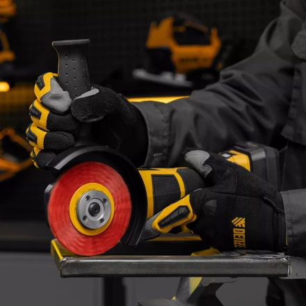 Щетка для УШМ, 100 мм, плоская, нейлоновая щетина, посадка 22,2 мм Denzel 74437 купить в Урае